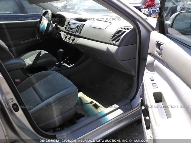 4T1BE32K74U339486 - 2004 TOYOTA CAMRY LE/XLE/SE SILVER photo 5