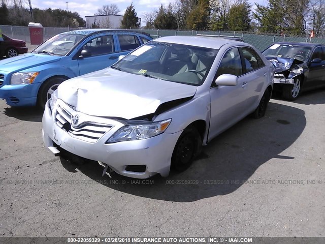 4T1BF3EKXAU047755 - 2010 TOYOTA CAMRY SE/LE/XLE SILVER photo 2