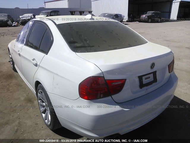 WBAPH7C50AE125895 - 2010 BMW 328 I WHITE photo 3