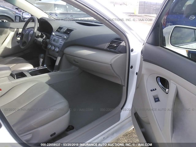 4T4BF3EK6BR149173 - 2011 TOYOTA CAMRY SE/LE/XLE 白色 照片 5
