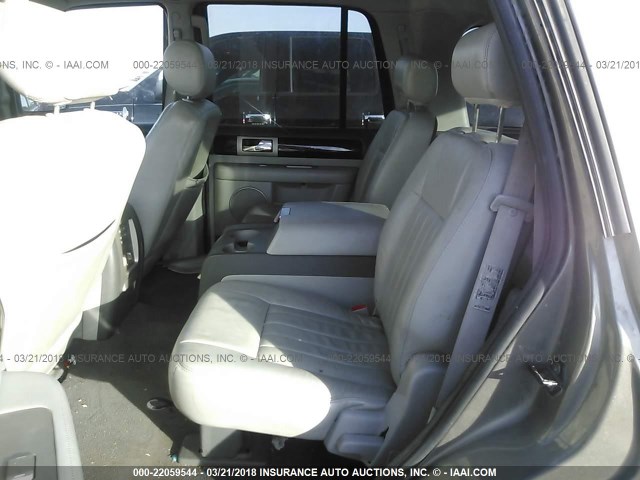5LMFU27R94LJ06670 - 2004 LINCOLN NAVIGATOR 灰色 照片 8