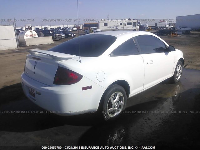 1G2AL15F877235816 - 2007 PONTIAC G5 WHITE photo 4