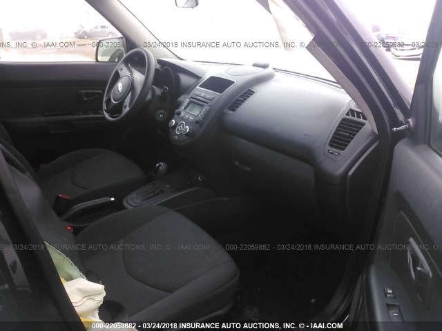 KNDJT2A50D7753008 - 2013 KIA SOUL BLACK photo 5