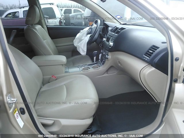 5TDZK3EHXCS058541 - 2012 TOYOTA HIGHLANDER SE BEIGE photo 5