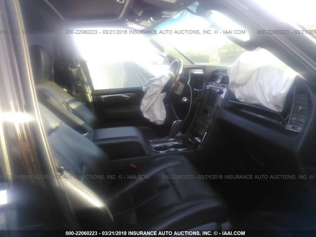 5LMJJ2H55EEL02612 - 2014 LINCOLN NAVIGATOR 黑色 照片 5