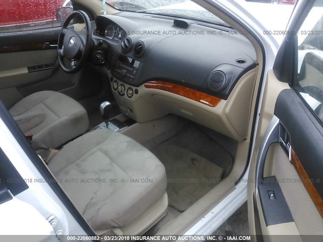 KL1TD5DE9BB261663 - 2011 CHEVROLET AVEO LS/LT 白色 照片 5
