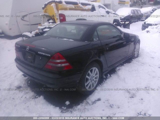 WDBKK47FXXF108765 - 1999 MERCEDES-BENZ SLK 230 KOMPRESSOR BLACK photo 4