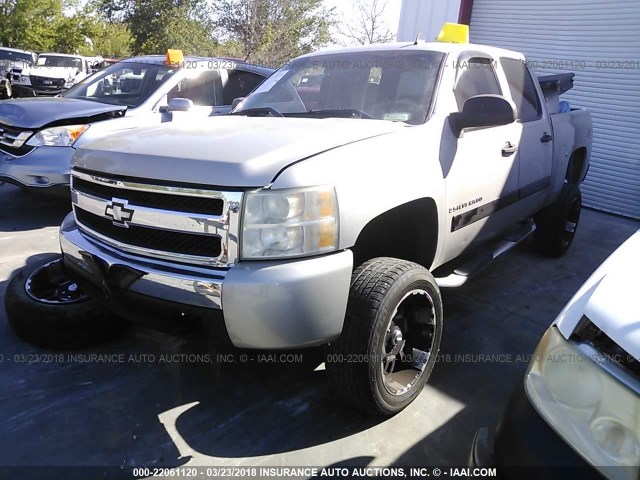 3GCEK13C57G526173 - 2007 CHEVROLET SILVERADO K1500 CREW CAB SILVER photo 2