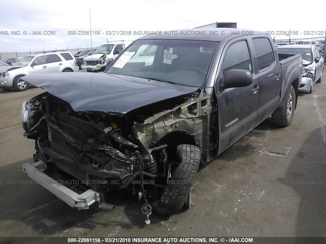 5TFLU4EN7DX082142 - 2013 TOYOTA TACOMA DOUBLE CAB GRAY photo 2