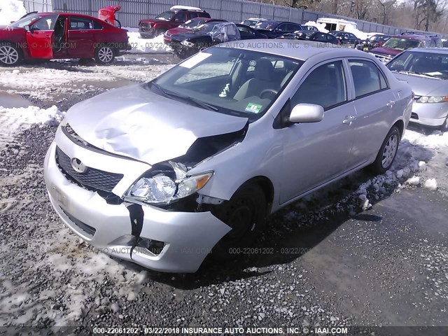 1NXBU4EE2AZ381882 - 2010 TOYOTA COROLLA S/LE/XLE SILVER photo 2