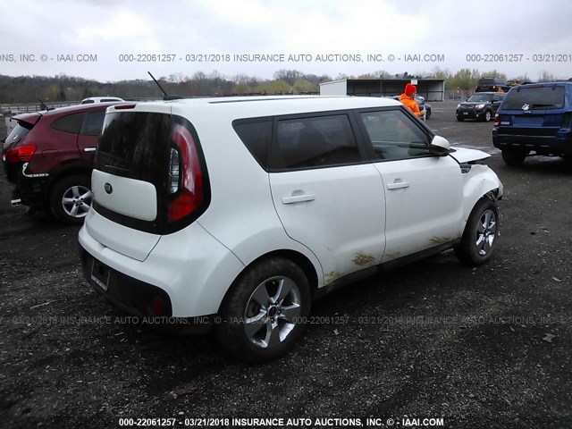 KNDJN2A24H7465238 - 2017 KIA SOUL WHITE photo 4