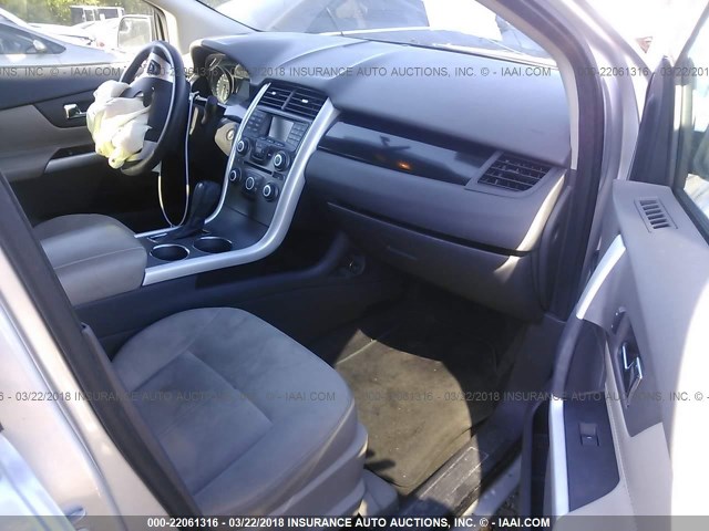 2FMDK3GCXDBB09577 - 2013 FORD EDGE SE SILVER photo 5