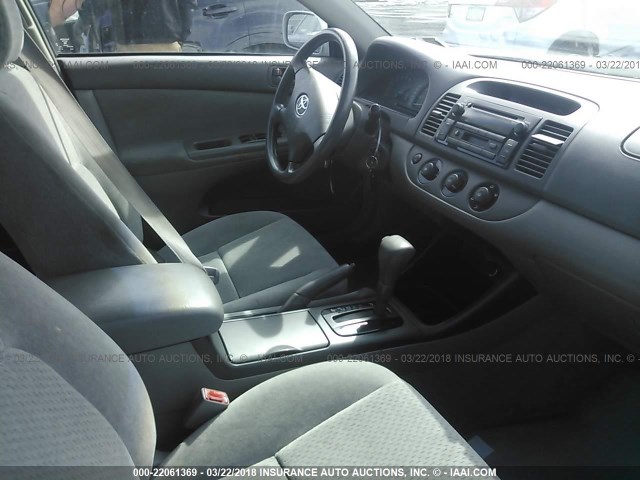 4T1BE32K53U675152 - 2003 TOYOTA CAMRY LE/XLE/SE ვერცხლისფერი ფოტო 5