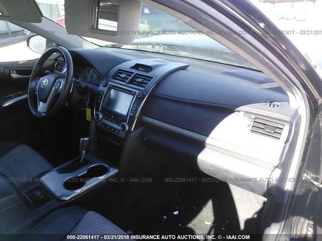 4T1BF1FK9EU356643 - 2014 TOYOTA CAMRY L/SE/LE/XLE 黑色 照片 5