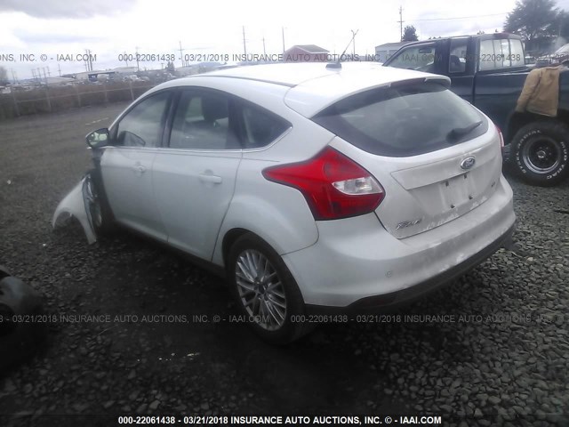 1FAHP3M25CL176210 - 2012 FORD FOCUS SEL WHITE photo 3