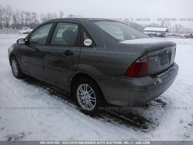 1FAFP34N97W319536 - 2007 FORD FOCUS ZX4/S/SE/SES GRAY photo 3