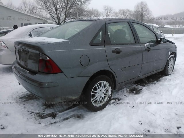 1FAFP34N97W319536 - 2007 FORD FOCUS ZX4/S/SE/SES GRAY photo 4