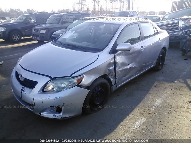 1NXBU4EE0AZ251373 - 2010 TOYOTA COROLLA S/LE/XLE SILVER photo 2