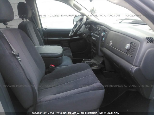 3D7KA28D44G247862 - 2004 DODGE RAM 2500 ST/SLT 银色 照片 5