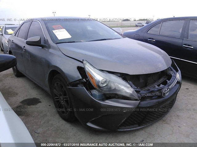 4T1BF1FK6GU211188 - 2016 TOYOTA CAMRY LE/XLE/SE/XSE GRAY photo 1