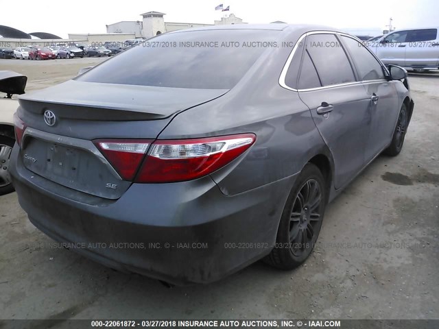 4T1BF1FK6GU211188 - 2016 TOYOTA CAMRY LE/XLE/SE/XSE GRAY photo 4