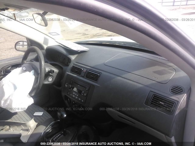 1FAFP34NX7W128126 - 2007 FORD FOCUS ZX4/S/SE/SES 白色 照片 5