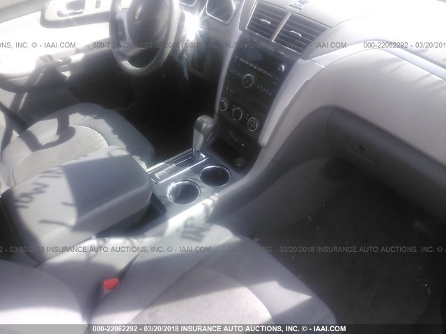 1GNEV23D79S116001 - 2009 CHEVROLET TRAVERSE LT SILVER photo 5