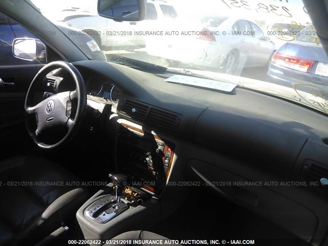 WVWRH63B62P437365 - 2002 VOLKSWAGEN PASSAT GLX 灰色 照片 5