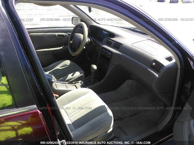 4T1BG28K7YU933013 - 2000 TOYOTA CAMRY CE/LE/XLE 勃艮第红 照片 5