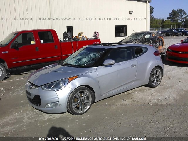 KMHTC6AD8CU026430 - 2012 HYUNDAI VELOSTER SILVER photo 2