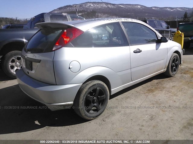 1FAFP31N27W134376 - 2007 FORD FOCUS ZX3/S/SE/SES SILVER photo 4