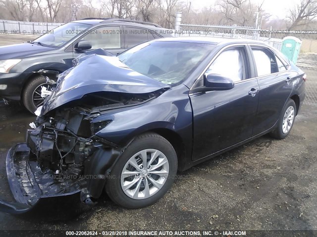 4T4BF1FK1GR544386 - 2016 TOYOTA CAMRY LE/XLE/SE/XSE BLUE photo 2