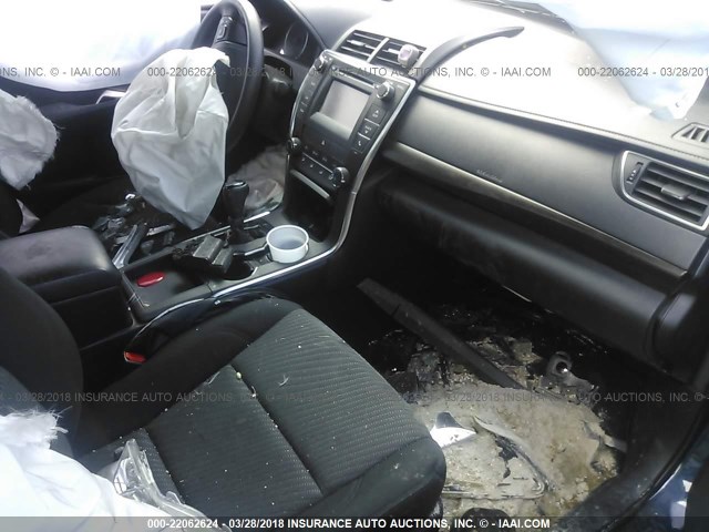 4T4BF1FK1GR544386 - 2016 TOYOTA CAMRY LE/XLE/SE/XSE BLUE photo 5