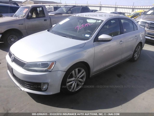 3VW567AJ7CM458914 - 2012 VOLKSWAGEN JETTA GLI SILVER photo 2