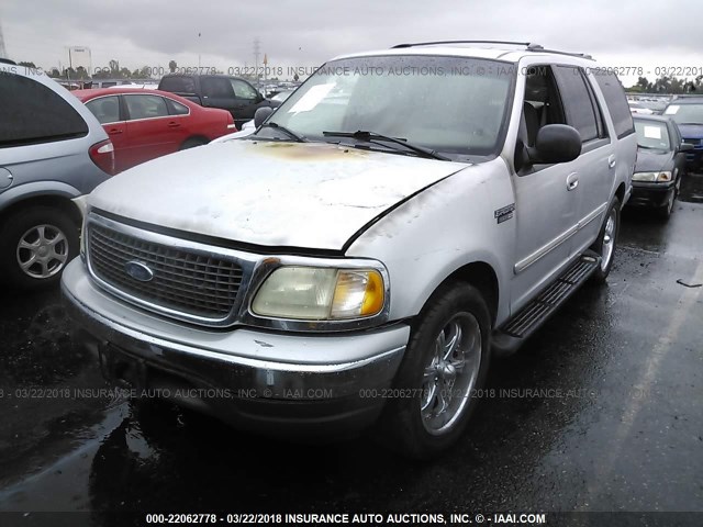 1FMRU15L7YLC17619 - 2000 FORD EXPEDITION XLT SILVER photo 2