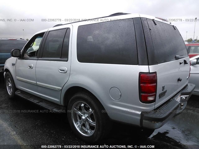 1FMRU15L7YLC17619 - 2000 FORD EXPEDITION XLT SILVER photo 3