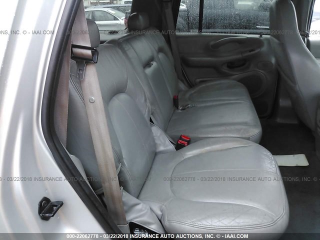 1FMRU15L7YLC17619 - 2000 FORD EXPEDITION XLT SILVER photo 8