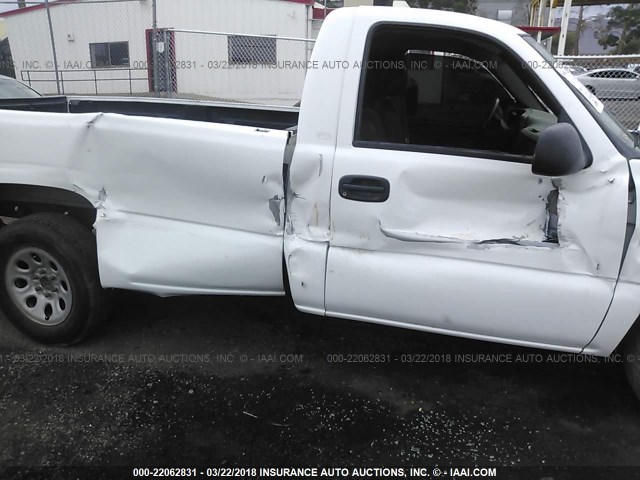 1GCEC14X35Z101580 - 2005 CHEVROLET SILVERADO C1500 WHITE photo 6