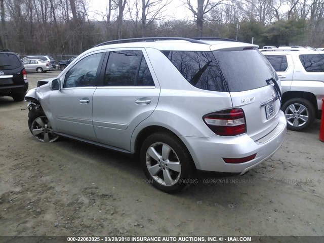 4JGBB8GB8AA548635 - 2010 MERCEDES-BENZ ML 350 4MATIC SILVER photo 3