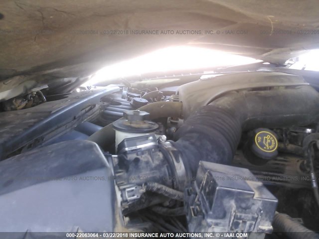 1LNFM81W3WY637695 - 1998 LINCOLN TOWN CAR EXECUTIVE BLUE photo 10