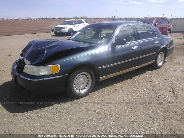 1LNFM81W3WY637695 - 1998 LINCOLN TOWN CAR EXECUTIVE BLUE photo 2