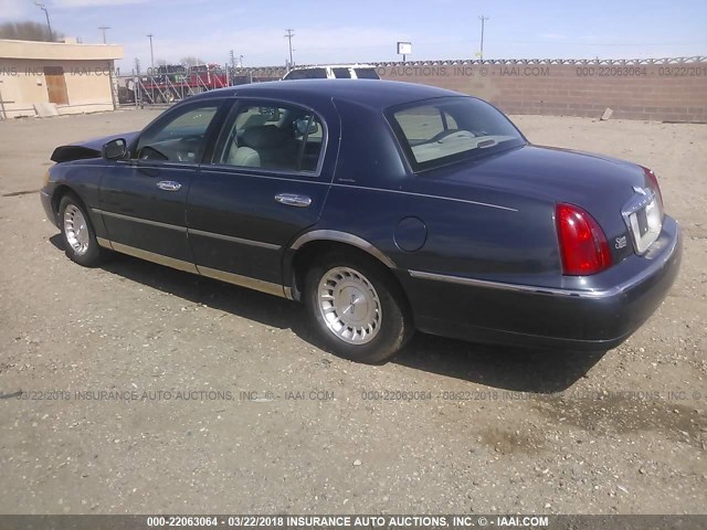 1LNFM81W3WY637695 - 1998 LINCOLN TOWN CAR EXECUTIVE BLUE photo 3