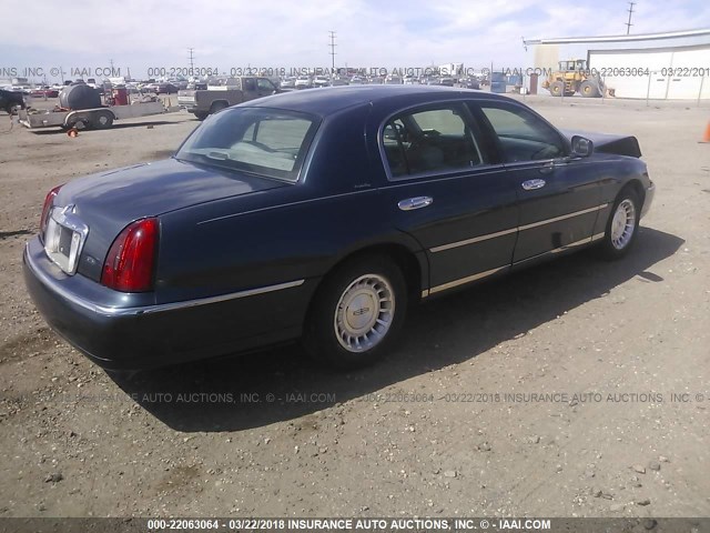 1LNFM81W3WY637695 - 1998 LINCOLN TOWN CAR EXECUTIVE BLUE photo 4
