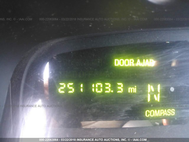 1LNFM81W3WY637695 - 1998 LINCOLN TOWN CAR EXECUTIVE BLUE photo 7