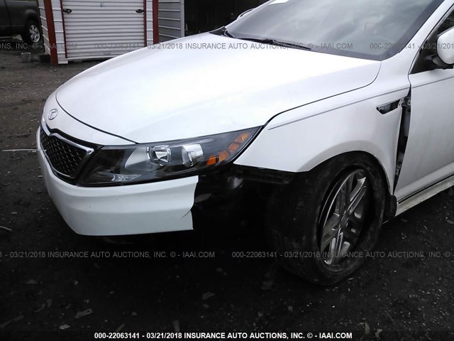 5XXGR4A65DG126972 - 2013 KIA OPTIMA SX WHITE photo 6