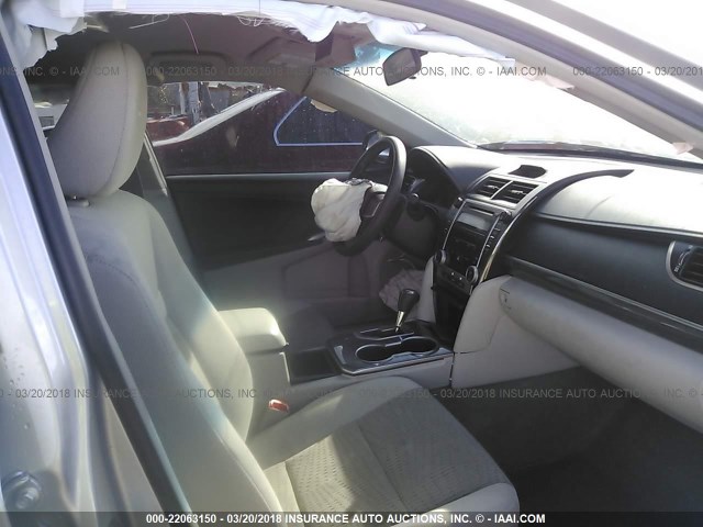 4T1BD1FK4CU014830 - 2012 TOYOTA CAMRY HYBRID/LE/XLE 银色 照片 5