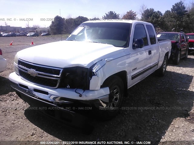 1GCEC19Z16Z280021 - 2006 CHEVROLET SILVERADO C1500 WHITE photo 2