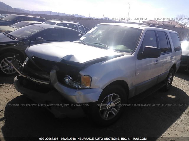 1FMRU15W43LB77731 - 2003 FORD EXPEDITION XLT ნაცრისფერი ფოტო 2