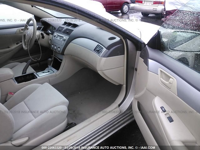 4T1CA38P84U035425 - 2004 TOYOTA CAMRY SOLARA SE/SLE შამპანური ფოტო 5