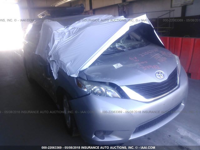 5TDKK3DC6DS403198 - 2013 TOYOTA SIENNA LE SILVER photo 1